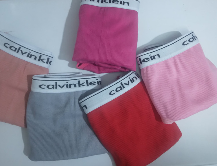 شورت زنانه/دخترانه طرح کبریتی کمر پهن طرح کالوین کلاین (Calvin Klein)